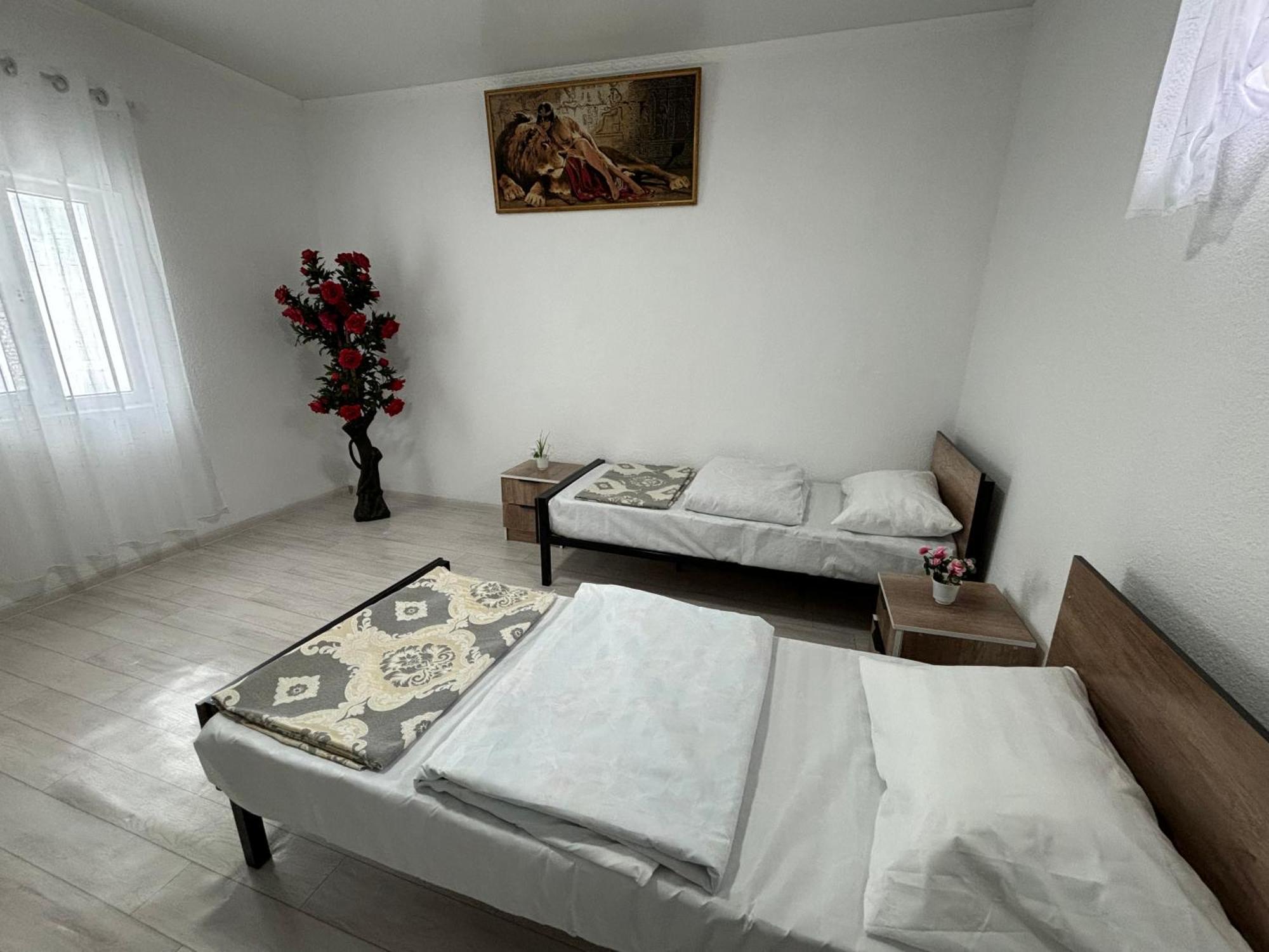Hostel,Halal Хостел,Халал Tokmok المظهر الخارجي الصورة