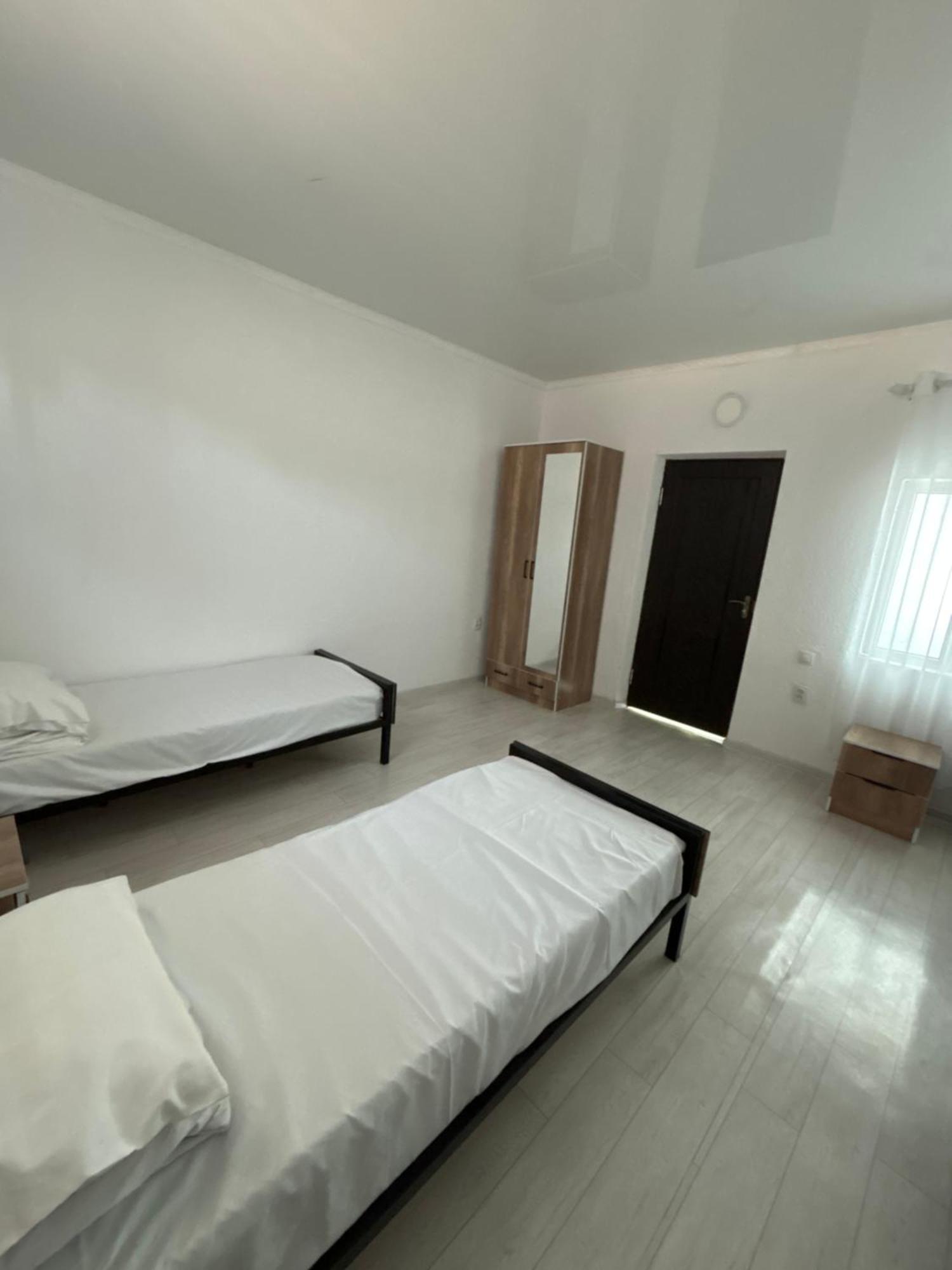 Hostel,Halal Хостел,Халал Tokmok المظهر الخارجي الصورة